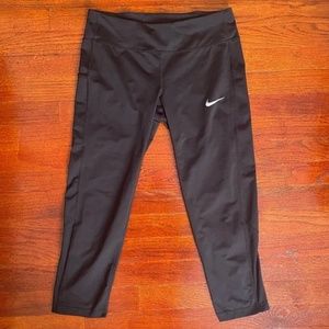 Nike Racer Power Running Essential Cropped Capri Workout Leggings 890365